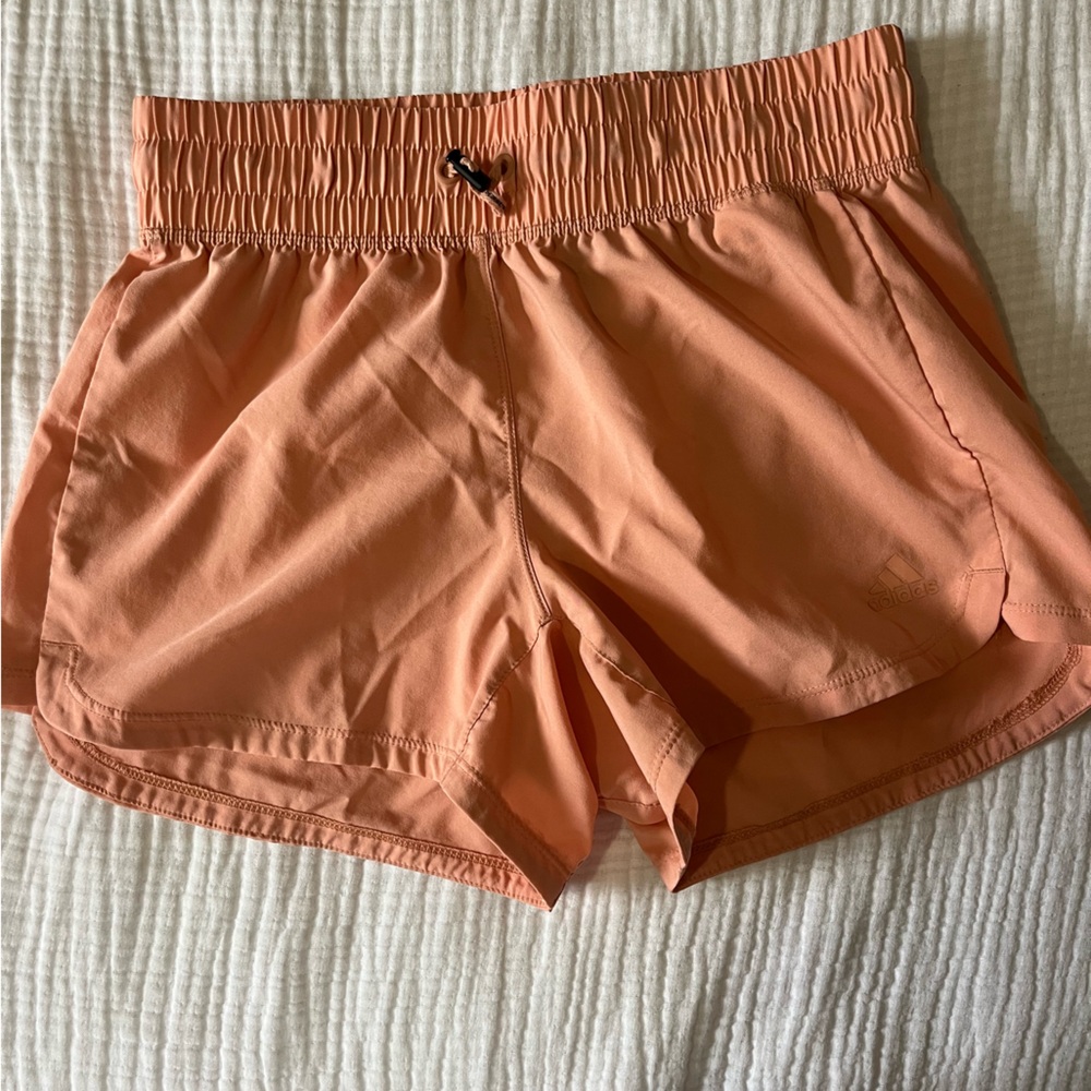 Adjustable waist athletic shorts